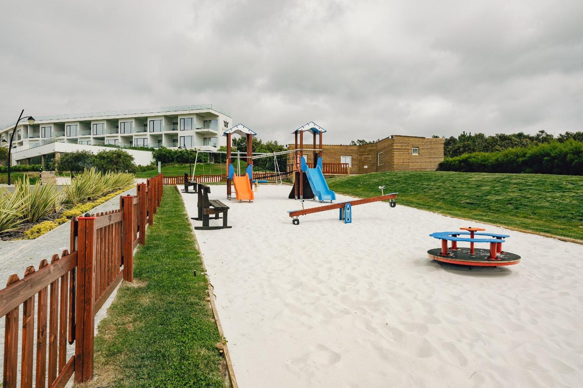 Royal Obidos Scenic Resort Praia del Rei Екстериор снимка Playground in the village