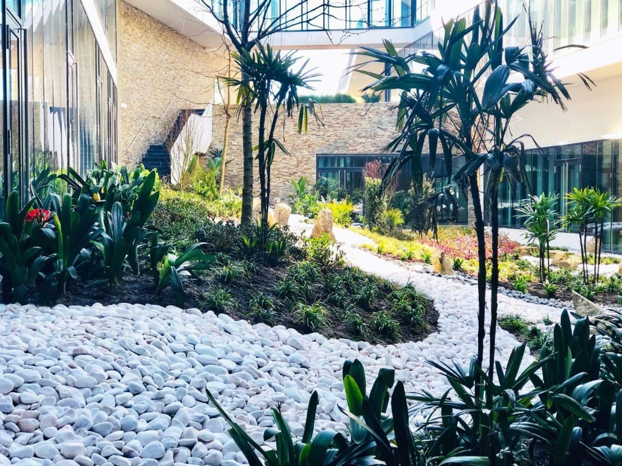 Royal Obidos Scenic Resort Praia del Rei Екстериор снимка The courtyard of the hospital